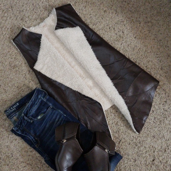 FAUX SHERPA VEST SZ S/M - Picture 2 of 7